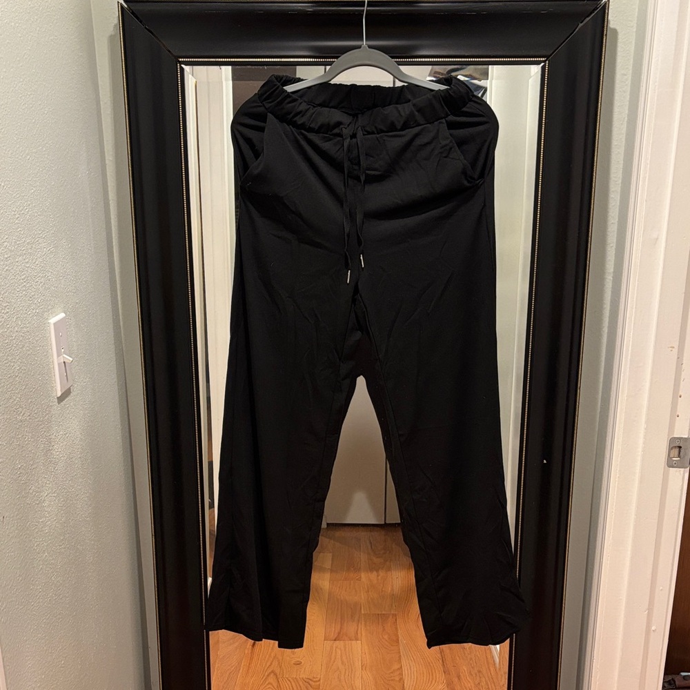 Black Wide-Leg Pants

Great for lounge wear or outdoor wear.